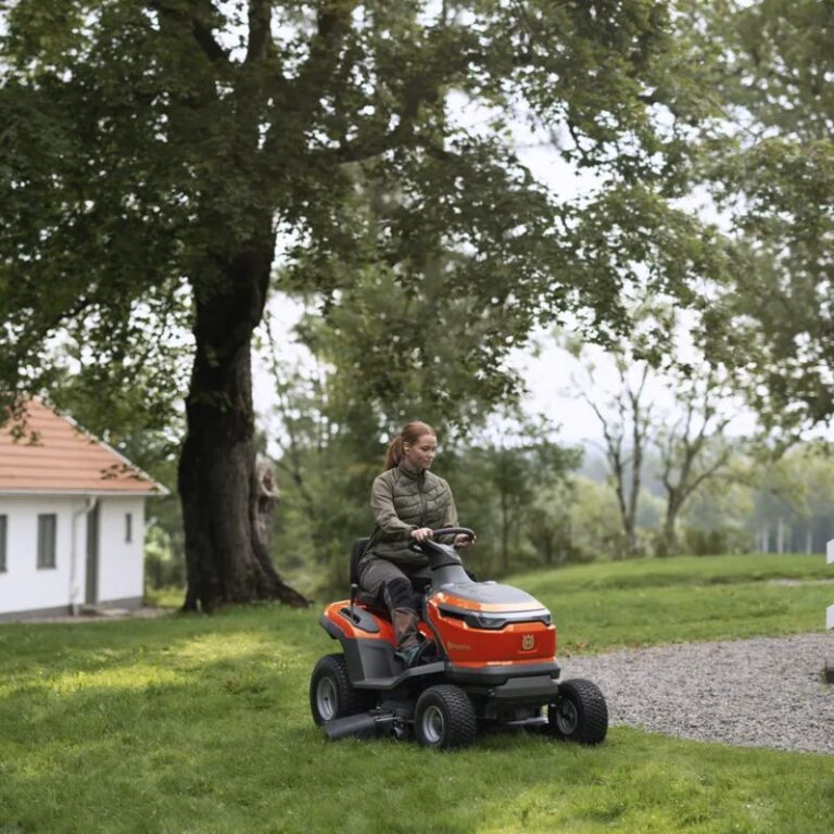 Husqvarna baterijska traktorska kosilica TS100i