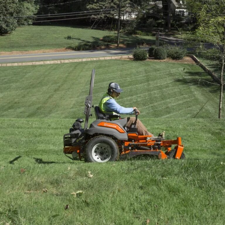 Husqvarna kosilica Z560X s okretom u mjestu