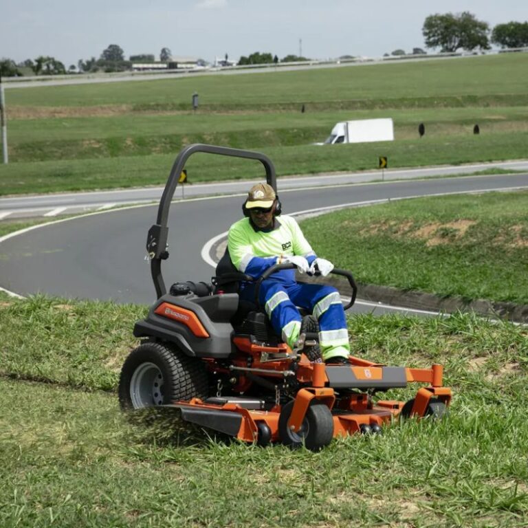 Husqvarna kosilica Z560X s okretom u mjestu