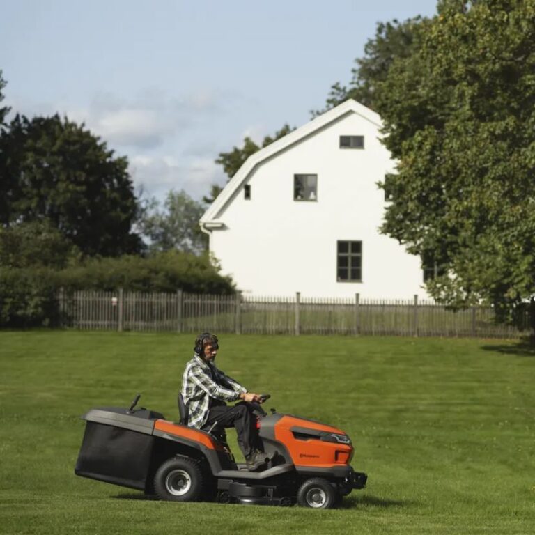 Husqvarna traktorska kosilica TC 220T
